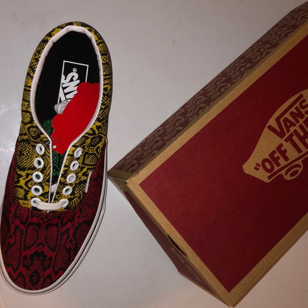 Vans - Picture 2 of 4